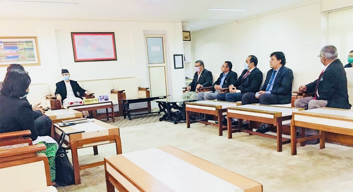 बार पदाधिकारी र प्रधानन्यायाधीश भेट